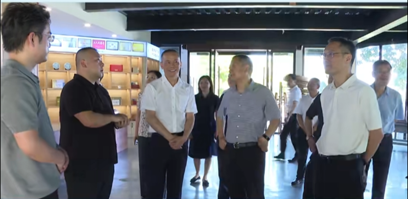 省政协副主席刘成鸣一行莅临仟坤集团旗下赵坡茶仙谷开展专题调研