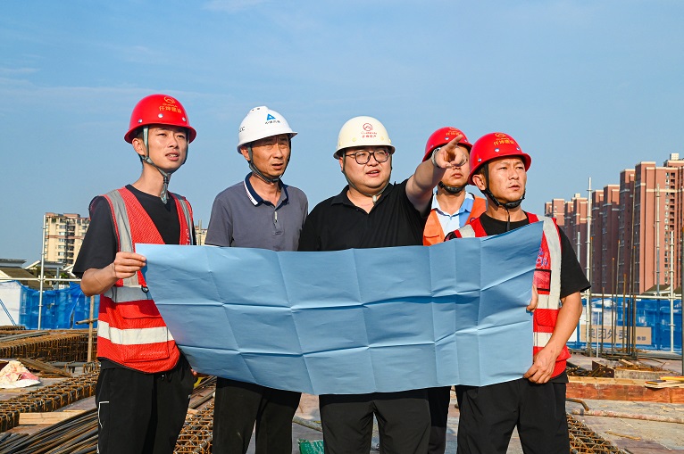 把“放心”浇筑进每一方混凝土——记仟坤集团旭辉广场工程管理部部长刘泽洪